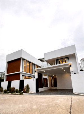 บ้านเดี่ยว ชลบุรี : Luxury Pool Villa พัทยา สร้างใหม่ ใกล้ทะเลดงตาล สวยหรู มีสระส่วนตัว