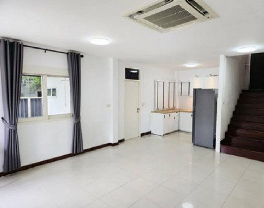 รูป ให้เช่าบ้านเดี่ยว 2 ชั้น / Home Office หลังใหญ่ ซอยรามอินทรา / ปากซอยรถไฟฟ้า เดินได้ / จอดรถได้ 7 คัน แอร์ทั้งหลัง / เหมาะหลากหลายธุรกิจ / จดบริษัทได้ - รูปที่ 12/15