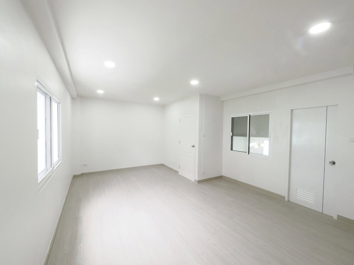รูป ขายราคาพิเศษ ทาวน์โฮม 3 ชั้น 23.2 ตร.ว. ม.บำรุงวงศ์ 5 ห้องนอน 4 ห้องน้ำ [กาญจนาภิเษก–ปลายบาง]  - รูปที่ 36/59