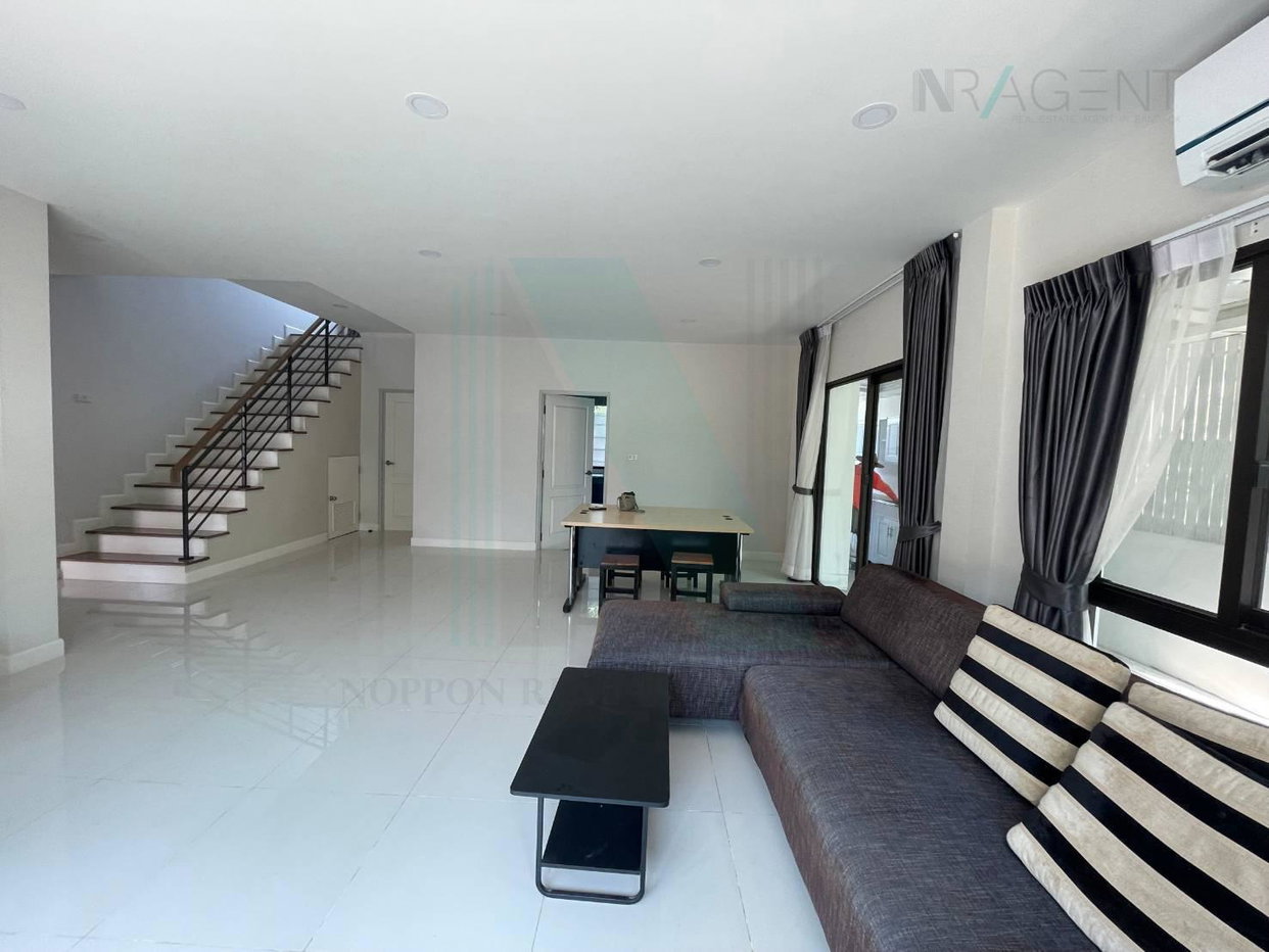 รูป 📌 ให้เช่าบ้านเดี่ยว 2 ชั้น เซนโทร ราชพฤกษ์ - สวนผัก 2 4 ห้องนอน 5 ห้องน้ำ - รูปที่ 2/8
