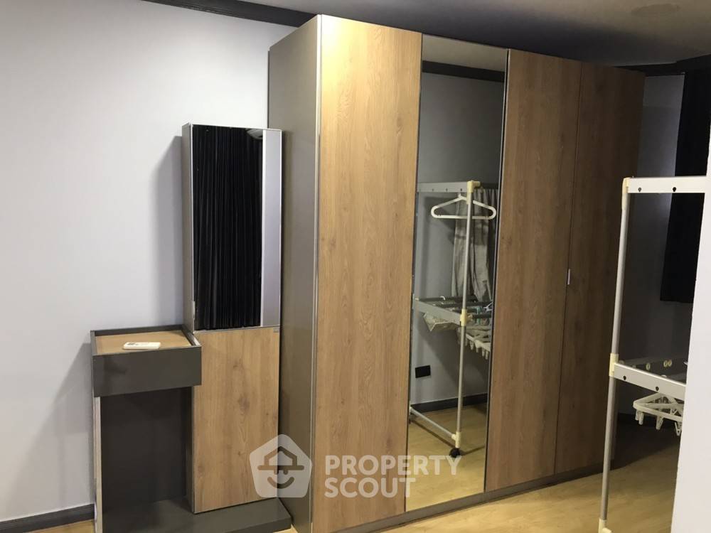 picture High-Floor 3-BR Condo At Supalai Place Sukhumvit 39 Near BTS Phrom Phong (ID 334997) - 22/30