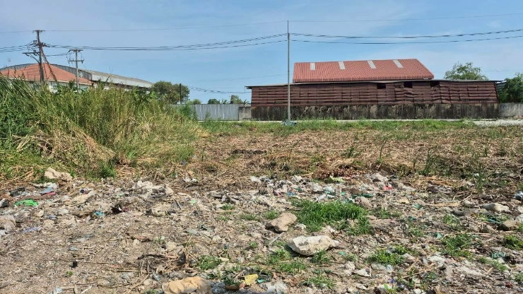 picture "Land for Rent 2.5 Rai, Na Di, Samut Sakhon. Wide frontage, concrete road, dual access (front & back). Ideal for warehouse. Divisible for rent. " - 17/18