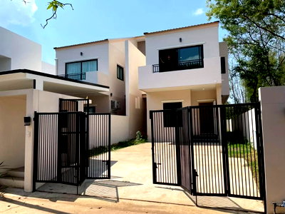 บ้านแฝด ม.มหาจุฬาลงกรณราชวิทยาลัย เชียงใหม่ : ขาย บ้านใหม่ สไตล์ Modern Minimal เส้นคลองชล ทำเลดี ใกล้ มช., นิมมาน !