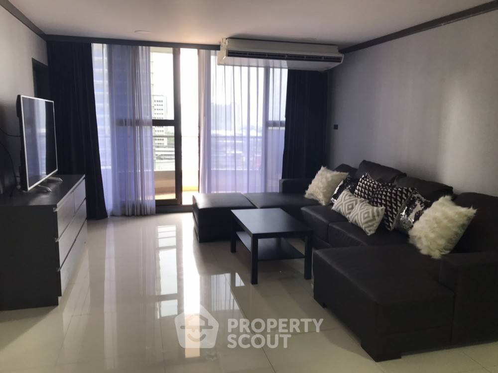 picture High-Floor 3-BR Condo At Supalai Place Sukhumvit 39 Near BTS Phrom Phong (ID 334997) - 18/30