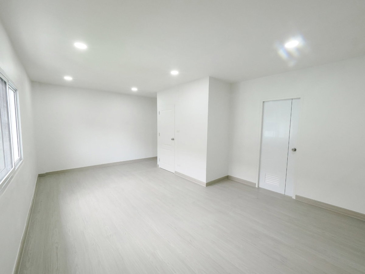 รูป ขายราคาพิเศษ ทาวน์โฮม 3 ชั้น 23.2 ตร.ว. ม.บำรุงวงศ์ 5 ห้องนอน 4 ห้องน้ำ [กาญจนาภิเษก–ปลายบาง]  - รูปที่ 44/59