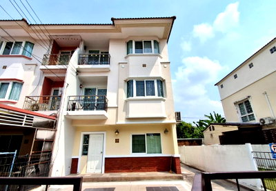 Townhouses for rent Bangkok : For Rent: 3-Story Corner Townhome, Supalai Ville Laksi-Don Mueang, 32 sq.wa, 3 Bedrooms, 3 Bathrooms, 2 Parking Spaces, 20,000 THB