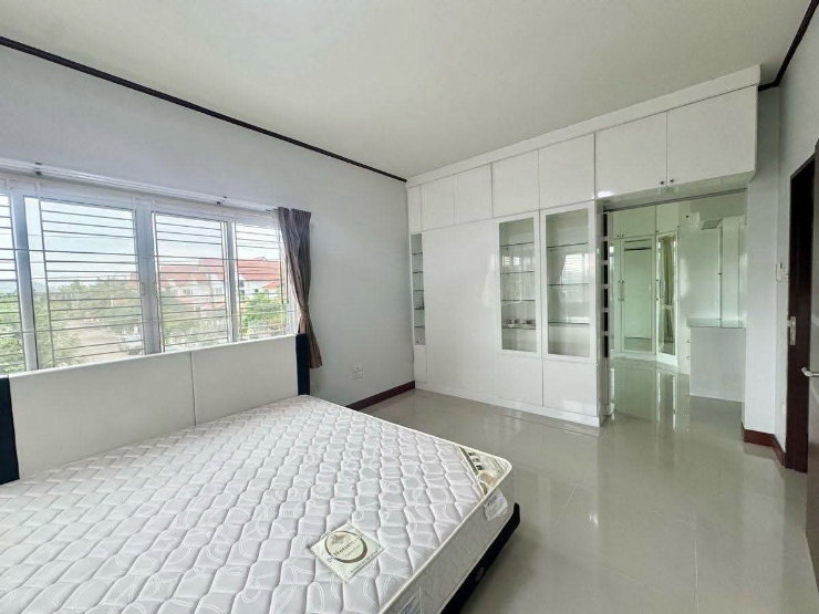 รูป ให้เช่าบ้านใกล้ J-Park ศรีราชา
(แกรนด์พาร์ควิลล์)
30,000/เดือน
บ้าน 2 ชั้น รีโนเวทใหม่ - รูปที่ 15/27