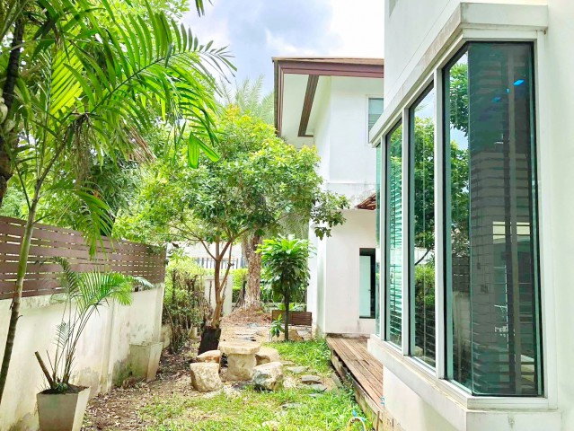 รูป ย่านสาทร ติดถนนกัลปพฤกษ์ บ้านเดี่ยว 2 ชั้นหัวมุม 4 นอน 3 น้ำ 240 ตร.ม.ใกล้ม.สยาม 1 กม.พร้อมเฟอร์ฯ เหมาะสำหรับพักอาศัย ออฟฟิศ - รูปที่ 2/8