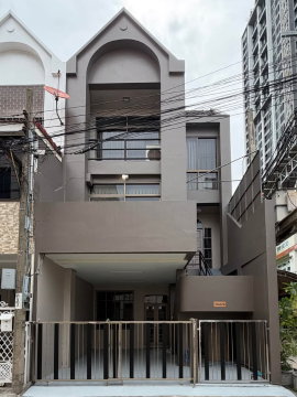 Townhome for rent near bts Phra Khanong Ekamai sukhumvit