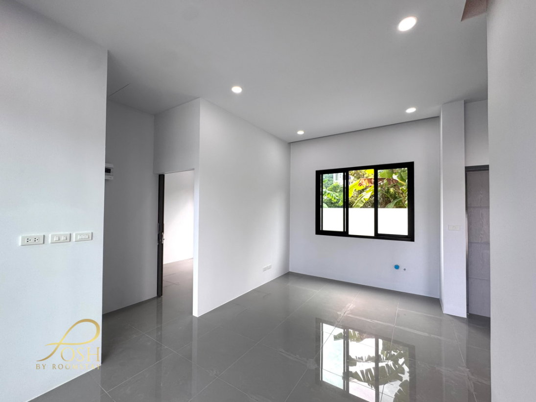 รูป ทาวน์โฮมชั้นเดียวสร้างใหม่ ทรงหน้ากว้าง สไตล์ Modern ออกแบบเรียบง่าย โปร่ง ทำเลตรงข้ามเทศบาลป่าคลอก Nicha Home เพียง 6 ยูนิตเท่านั้น - รูปที่ 13/27
