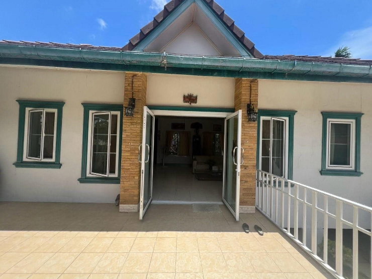 picture An affordable detached house located near the city center. - 13/17