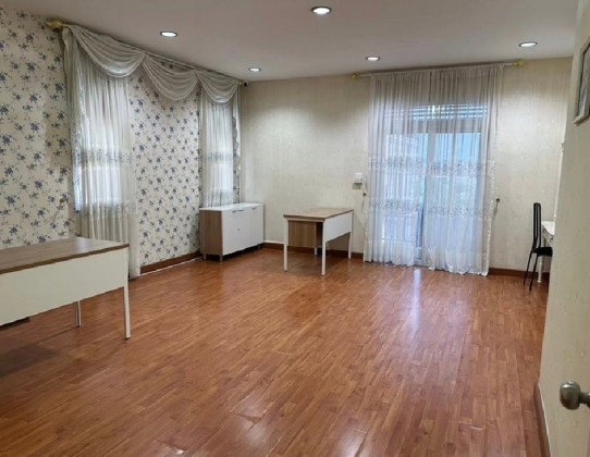รูป ให้เช่าHome Office ทาวน์โฮม 3 ชั้น หลังมุม โครงการ ลภาวัน 17 ท่าอิฐ ถนนรัตนาธิเบศร์ มีเฟอร์นิเจอร์สำนักงาน เหมาะเป็นสำนักงาน จดบริษัทได้ - รูปที่ 4/9