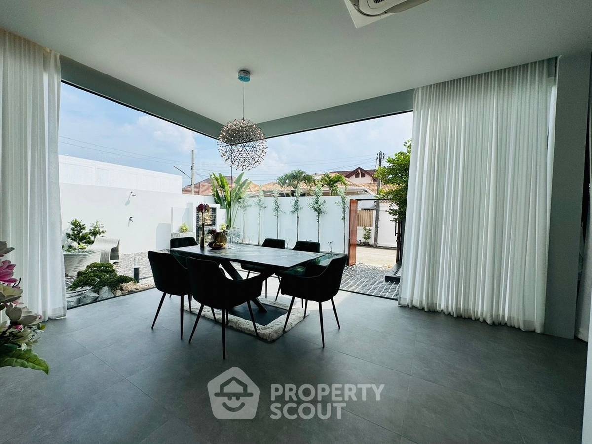picture Pet-Friendly 2-BR Villa, 220 Sqm In Bangsaray, Sattahip (ID 1885130) - 15/20