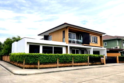 Houses for sale Anya Thani Industrial Estate (Gemopolis) : For Sale Detached House Golden Village Onnut Pattanakran GH624
