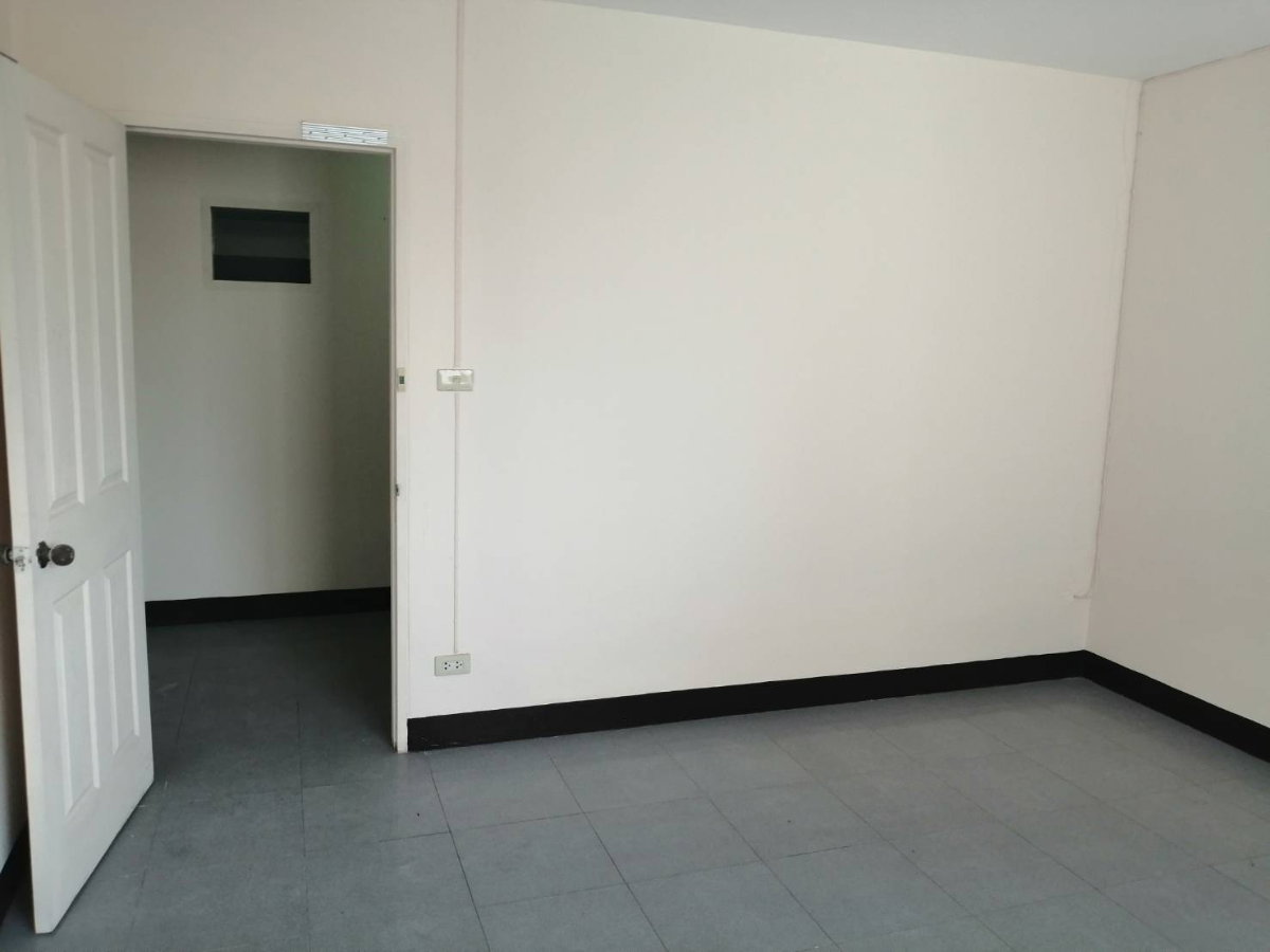 picture 2 Adjacent 3-Story Commercial Buildings, 19 sq.wah Each – Ban Suan, Chonburi – THB 3.5M - 8/10