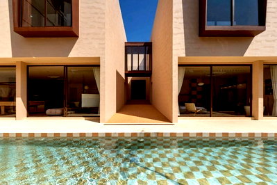 Twin houses for sale Bang Lamung Chonburi : Modern semi-detached home in a prime location, featuring a stunning design and massive usable space."
