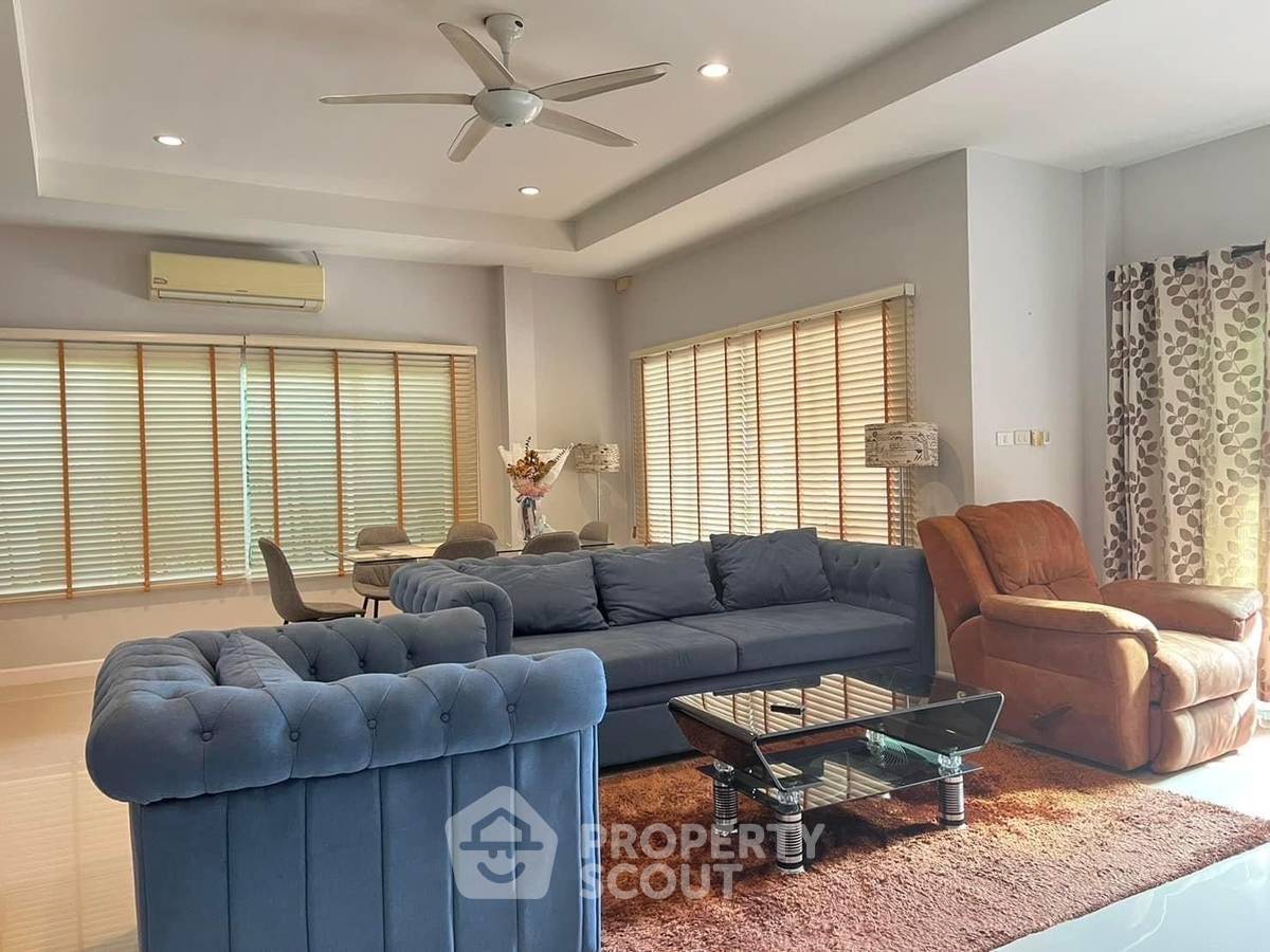 picture Pet-Friendly 3-BR Villa, 350 Sqm, The Bliss 1, Huai Yai (ID 1528516) - 2/17