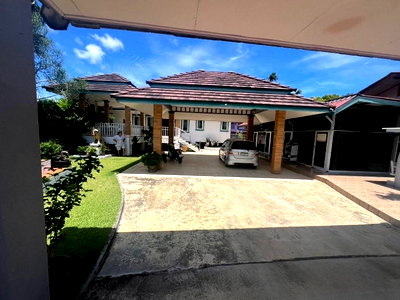 Houses for sale Muang Chon Buri Chonburi : An affordable detached house located near the city center.