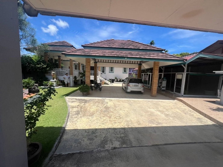 picture An affordable detached house located near the city center. - 1/17