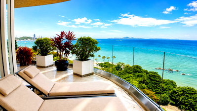 Condos for sale : 🌊 THE COVE WONGAMAT PATTAYA Luxury Beachfront Residence  | 3 Bedrooms | 3 Bathrooms