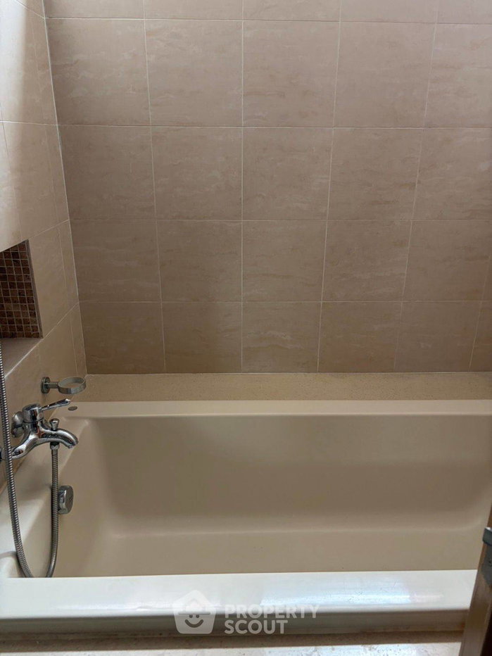 picture 200m To MRT Silom | 3-BR | The Royal Saladaeng Condominium (ID 3173220) - 10/15