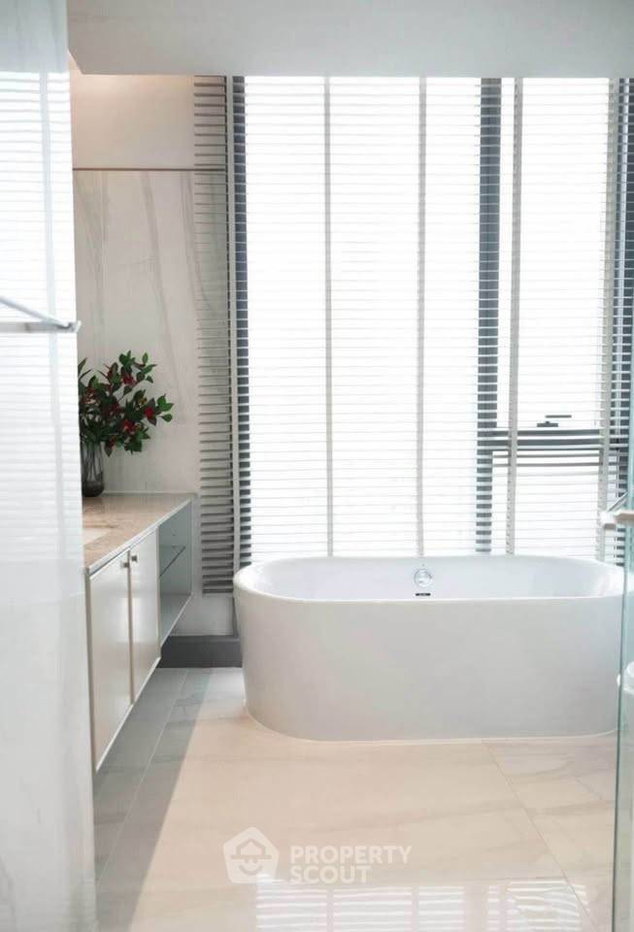 picture 16th-Floor 2-BR KRAAM Sukhumvit 26 Near BTS Phrom Phong (ID 3173816) - 7/7