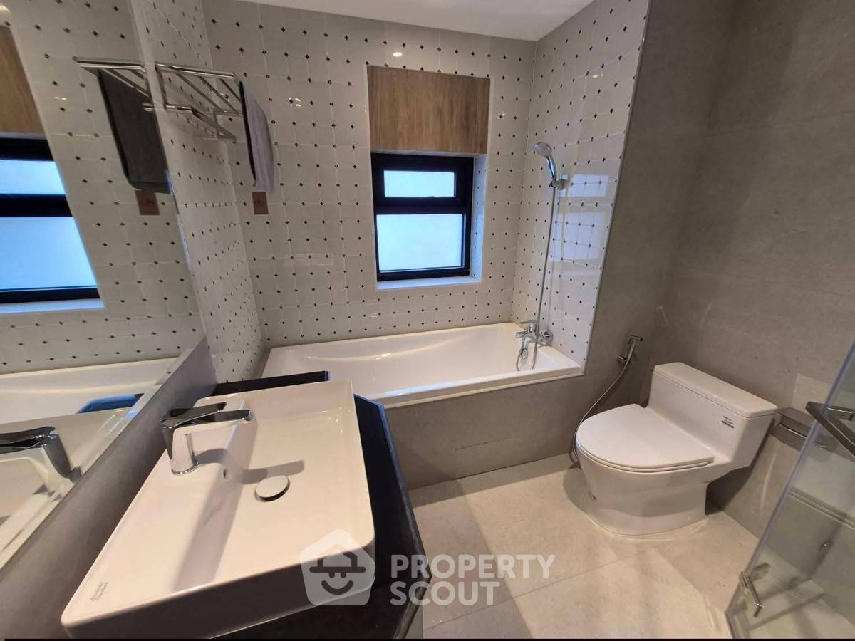 picture 2-BR 96 Sqm Condo At Baan Piya Sathorn Near MRT Silom (ID 3173035) - 7/13