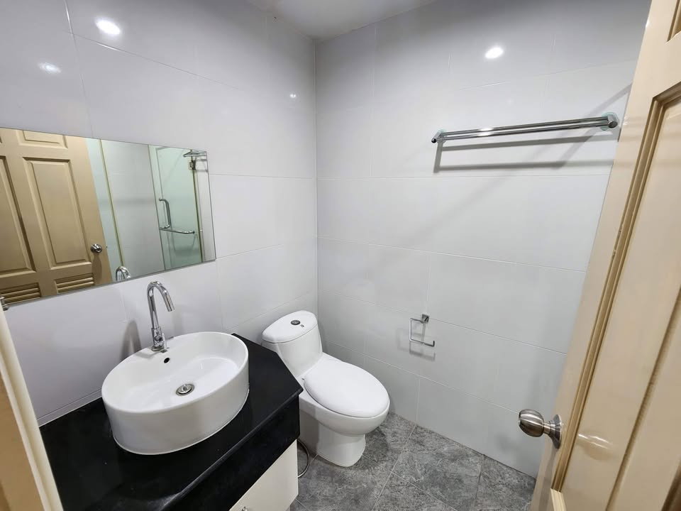 รูป ขายถูก!! Sukhumvit Living Town (สุขุมวิท ลิฟวิ่ง ทาวน์) 1ห้องนอน 52 ตร.ม.สนใจแอดไลน์ @480kttgd - รูปที่ 12/13