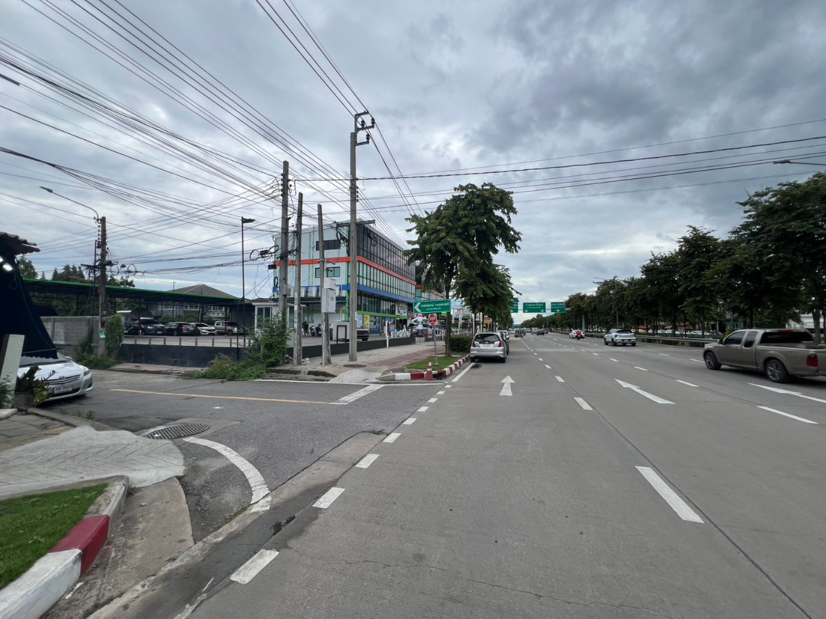 รูป ที่ดินสวยแถมบ้าน ทำเลดีมาก เกือบติดถนนพระเทพ ใกล้แยกไฟฉาย เพียง 9.9 ล - รูปที่ 5/5