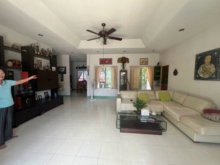 picture An affordable detached house located near the city center. - 10/17