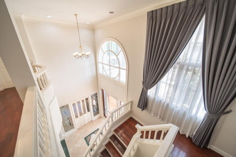 With built-in furniture, Sukhapiban 5, Soi 26-32, Plearnary Mall, 1.5 km., luxury corner mansion, 2-story house, 4-5 bedrooms, Ramintra-Watcharaphon,
