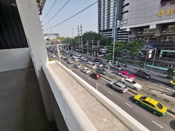 รูป เจ้าของขายเอง ตึกติดถนนใหญ่เพชรบุรีตัดใหม่เยื้องซอยตรงข้ามเข้าทองหล่อ พื้นที่ตึก2ห้อง 3 ชั้นครึ่ง - รูปที่ 4/9