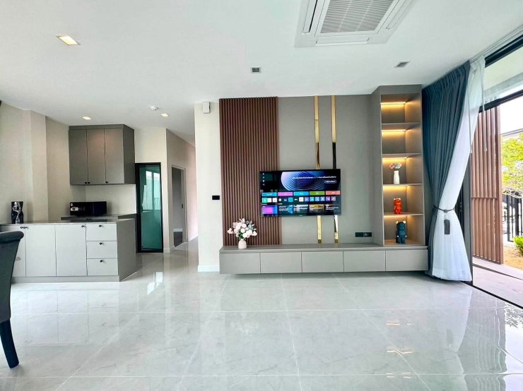 picture For Rent | Bangkok Boulevard Bangna KM.5
THB 100,000/month 🧭 North-facing - 3/10