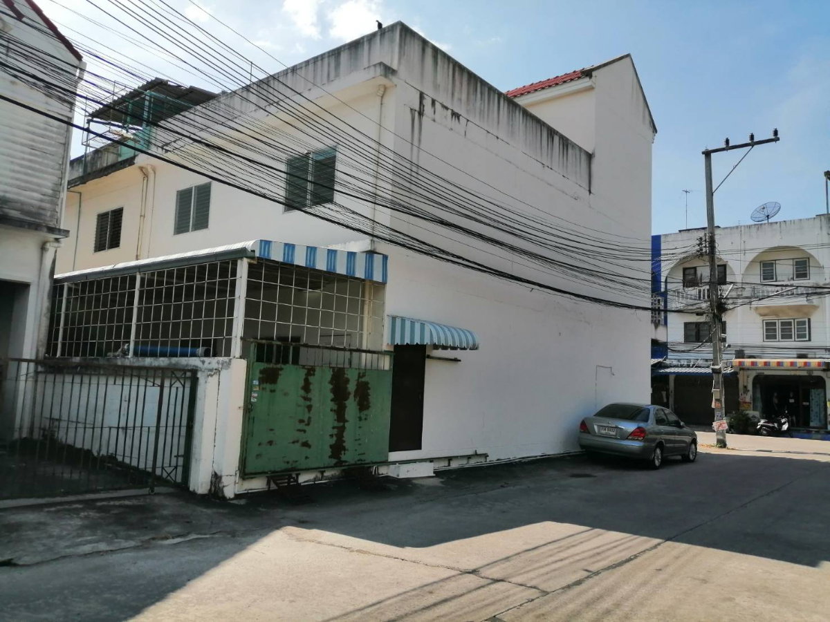 picture 2 Adjacent 3-Story Commercial Buildings, 19 sq.wah Each – Ban Suan, Chonburi – THB 3.5M - 3/10