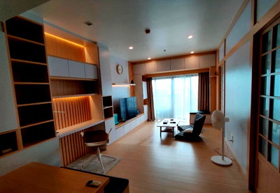 Condos for rent : rent: Noble Revent 2-bedroom condo. Beautiful, great location, fully furnished, near BTS Phaya Thai. Interested? Add me on Line: @841qqlnr