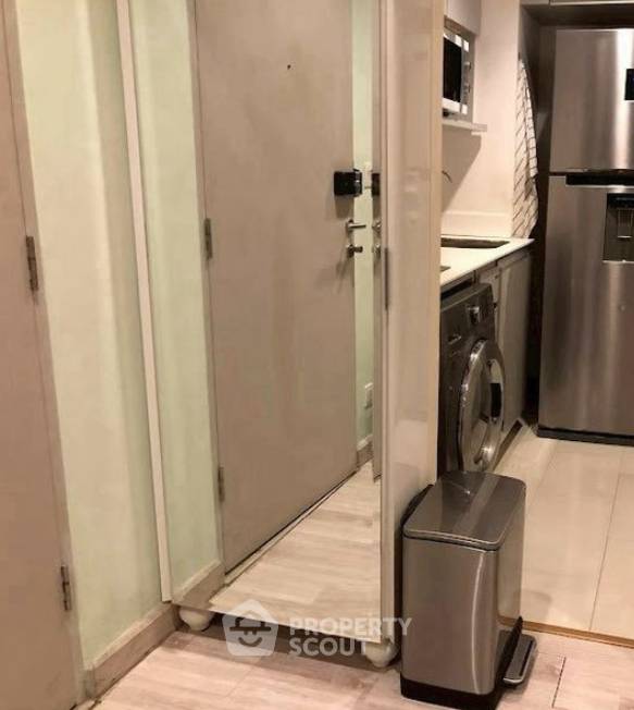 picture 15th-Floor 2-BR Ideo Mobi Sathorn, 80m To BTS Krung Thon Buri (ID 3161812) - 2/4