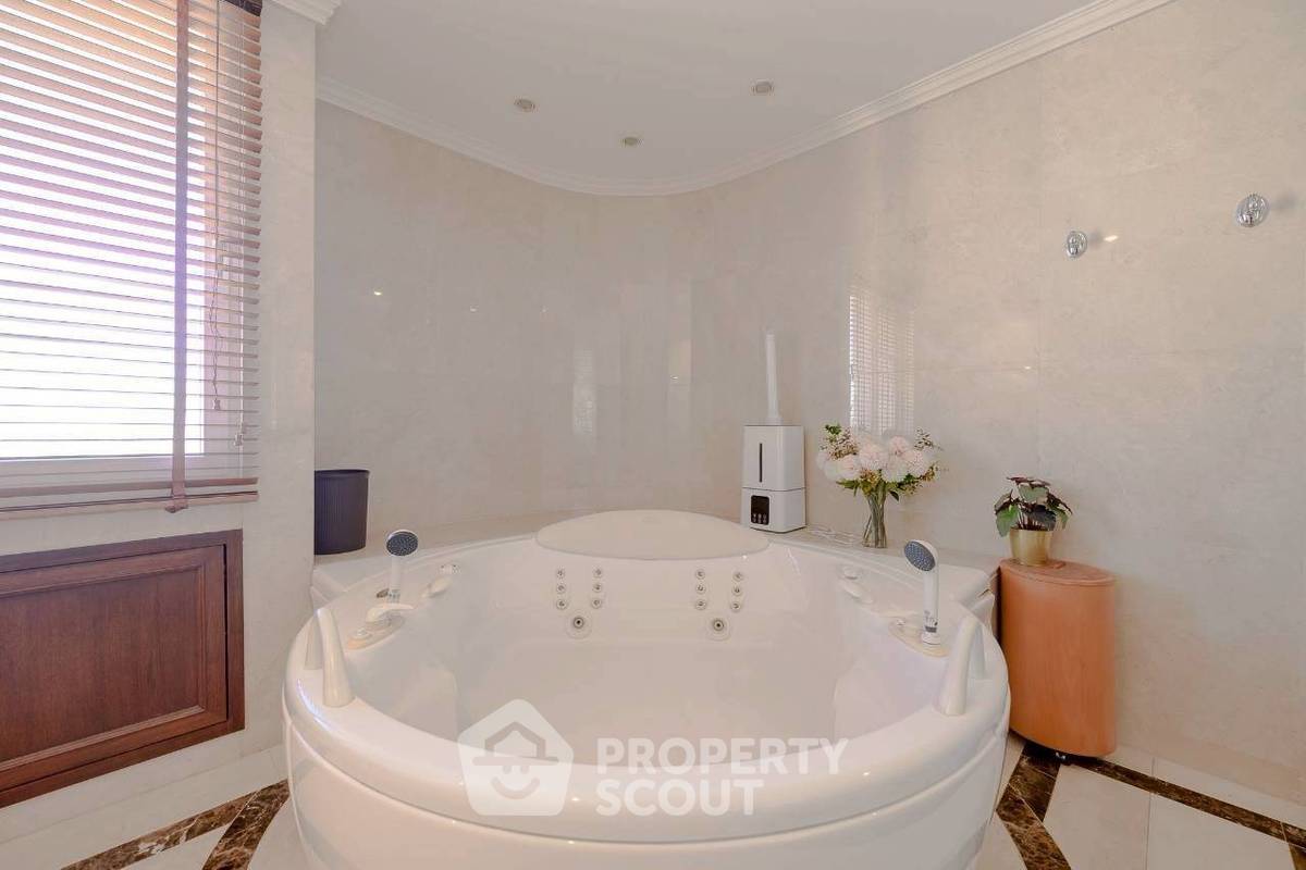 รูป 4 ห้องนอน 698 ตร.ม. ชั้น 38-39 Las Colinas ใกล้ BTS อโศก (ID 3173407) - รูปที่ 19/40