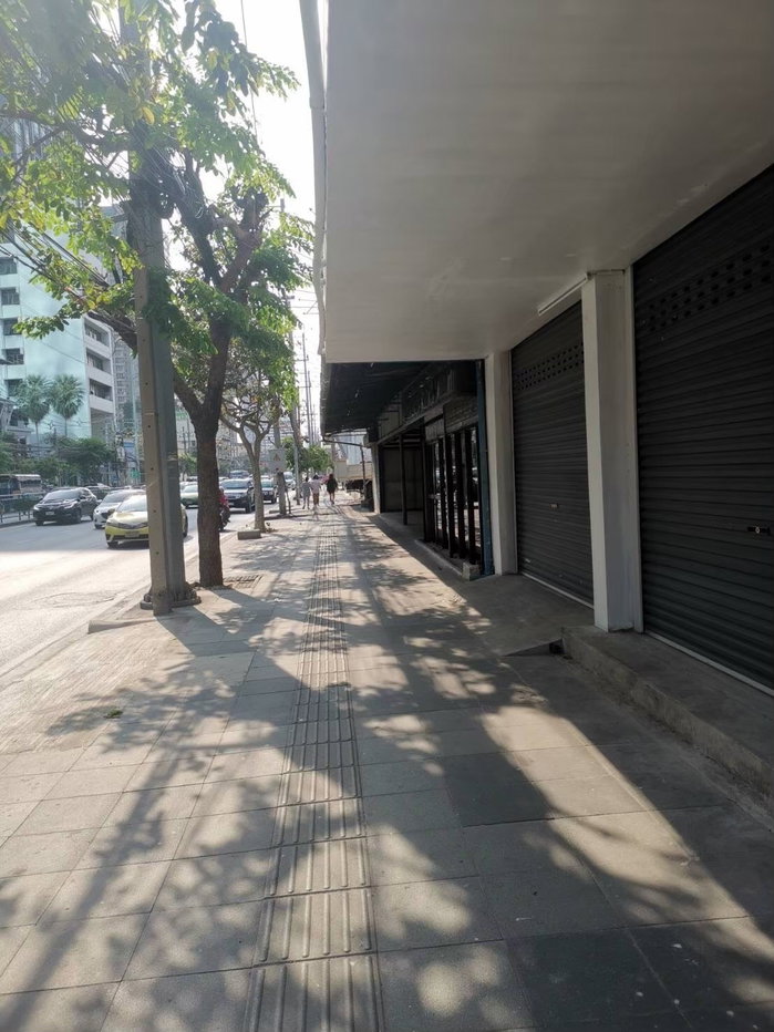 รูป เจ้าของขายเอง ตึกติดถนนใหญ่เพชรบุรีตัดใหม่เยื้องซอยตรงข้ามเข้าทองหล่อ พื้นที่ตึก2ห้อง 3 ชั้นครึ่ง - รูปที่ 7/9