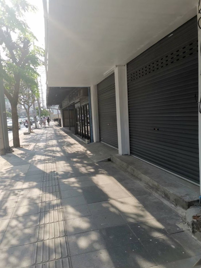 รูป เจ้าของขายเอง ตึกติดถนนใหญ่เพชรบุรีตัดใหม่เยื้องซอยตรงข้ามเข้าทองหล่อ พื้นที่ตึก2ห้อง 3 ชั้นครึ่ง - รูปที่ 6/9