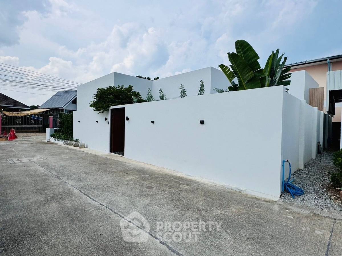 picture Pet-Friendly 2-BR Villa, 220 Sqm In Bangsaray, Sattahip (ID 1885130) - 2/20