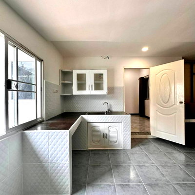 Houses for sale Si Racha Chonburi : Single house in Sriracha, cheaper than market price.