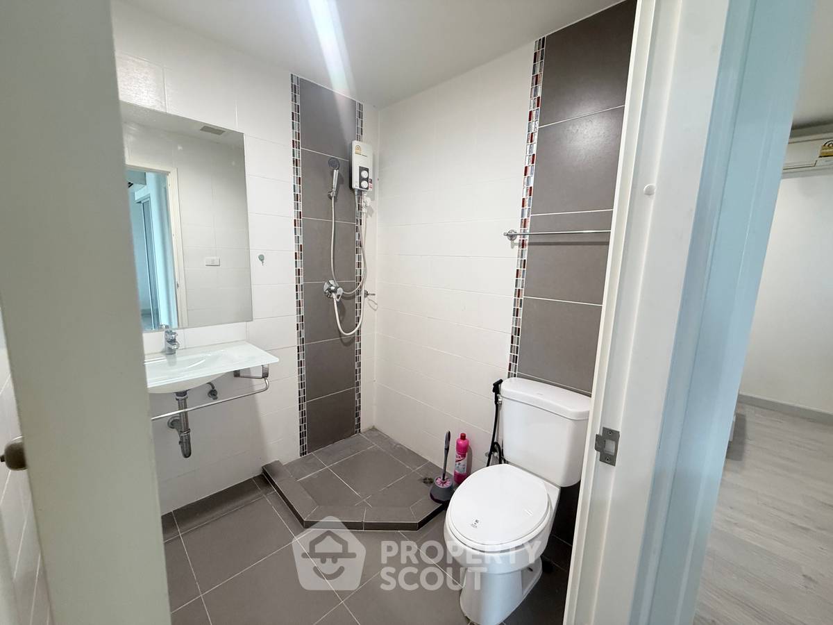 picture Well-Priced 2-BR Condo At Chambers Ramintra, Ram Inthra (ID 386695) - 9/11