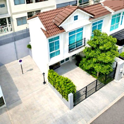 Townhouses for rent Bangkok : Bangna-Ramkhamhaeng2 Corner townhome, 3 bedrooms, 3 bathrooms, Indy2, Ramkhamhaeng Village 2, 600 m. 20 sq m. Number One Market, Ramkhamhaeng 2, 700
