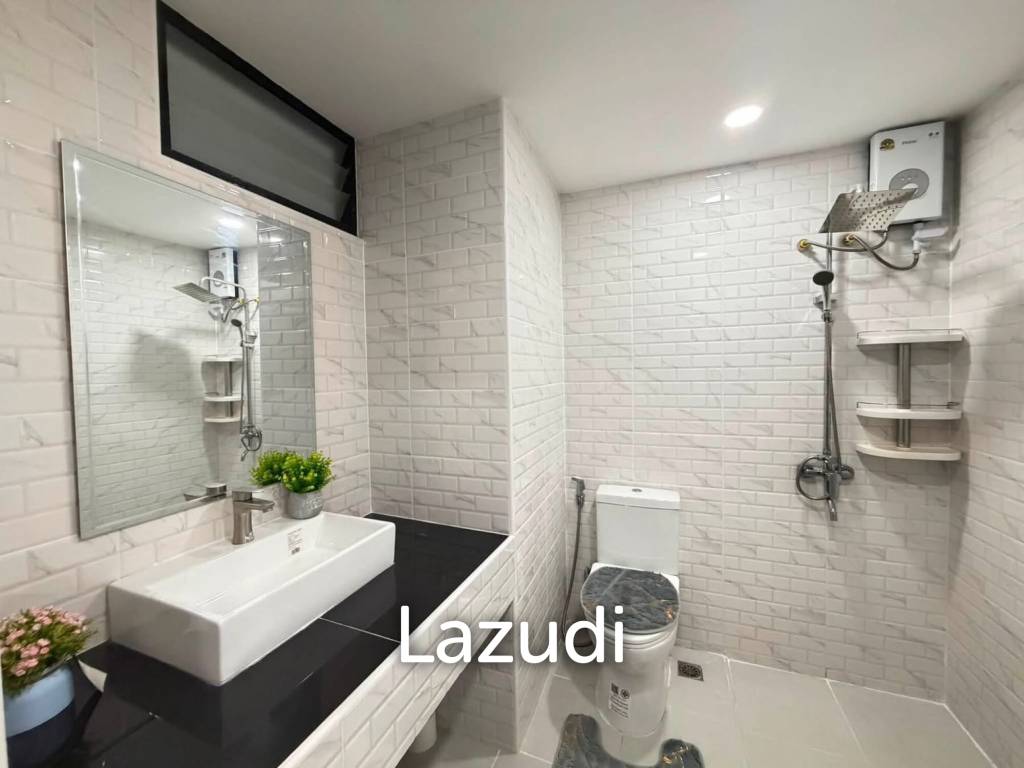 picture Stylishly Renovated 1-Bed Condo at Pattaya Plaza Condotel - 8/9