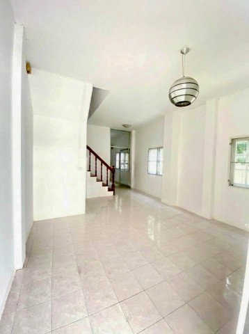 รูป ใกล้โรงเรียนสตรีวิทยา 2 กม. 36ตร.ว.200ตร.ม.โชคชัย4ให้เช่าทาวน์โฮม3ชั้น4นอน3น้ำ เหมาะสำหรับพักอาศัย บริษัท สำนักงาน คลินิก และ สตูดิโอ - รูปที่ 7/8
