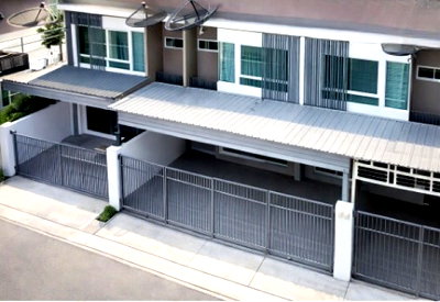 เช่าทาวน์โฮม เซ็นทรัล พลาซ่า บางนา : MRT ศรีแบริ่ง 1.2 กม.ทาวน์โฮม 2 นอน 3 น้ำ ใกล้ MRT ศรีด่าน 22 ตร.ว.พร้อมที่จอดรถ ทำเลศรีนครินทร์