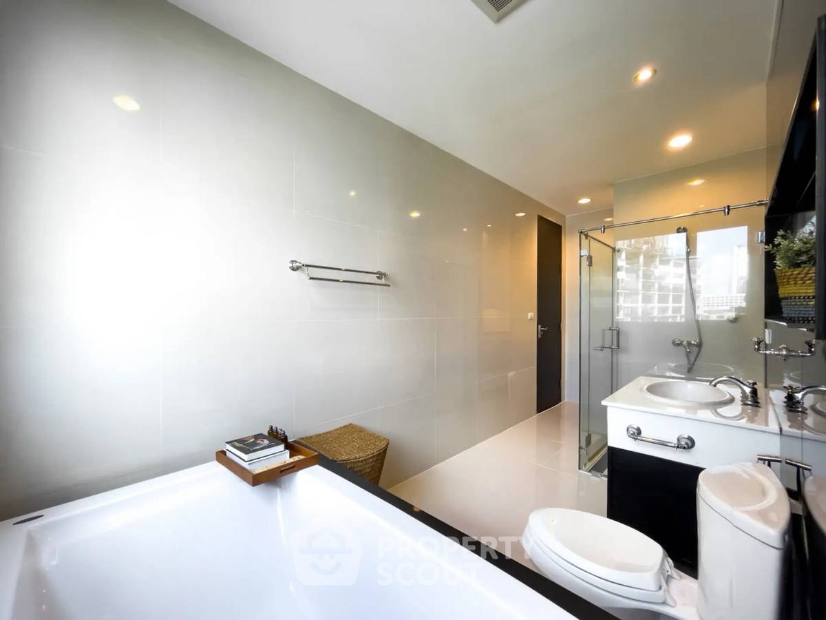 picture Spacious 2-BR 110 Sqm The Address Chidlom Near BTS Chit Lom (ID 3171952) - 23/28