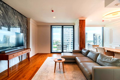 Condos for sale :  Sale LAVIQ Sukhumvit 57 | Luxury 2-Bedroom Corner Unit | Near BTS Thonglor