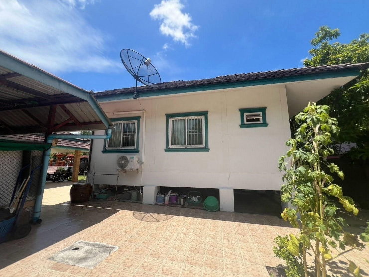 picture An affordable detached house located near the city center. - 9/17