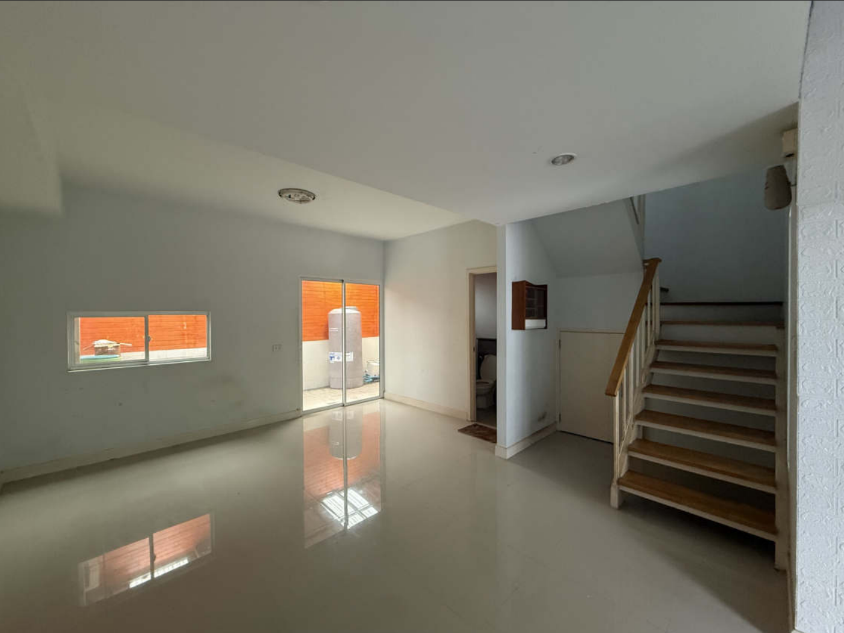 picture TOWN HOUSE 17.6 Sq.w. Khlong Sam Wa Bangkok for 2.6M - 12/19